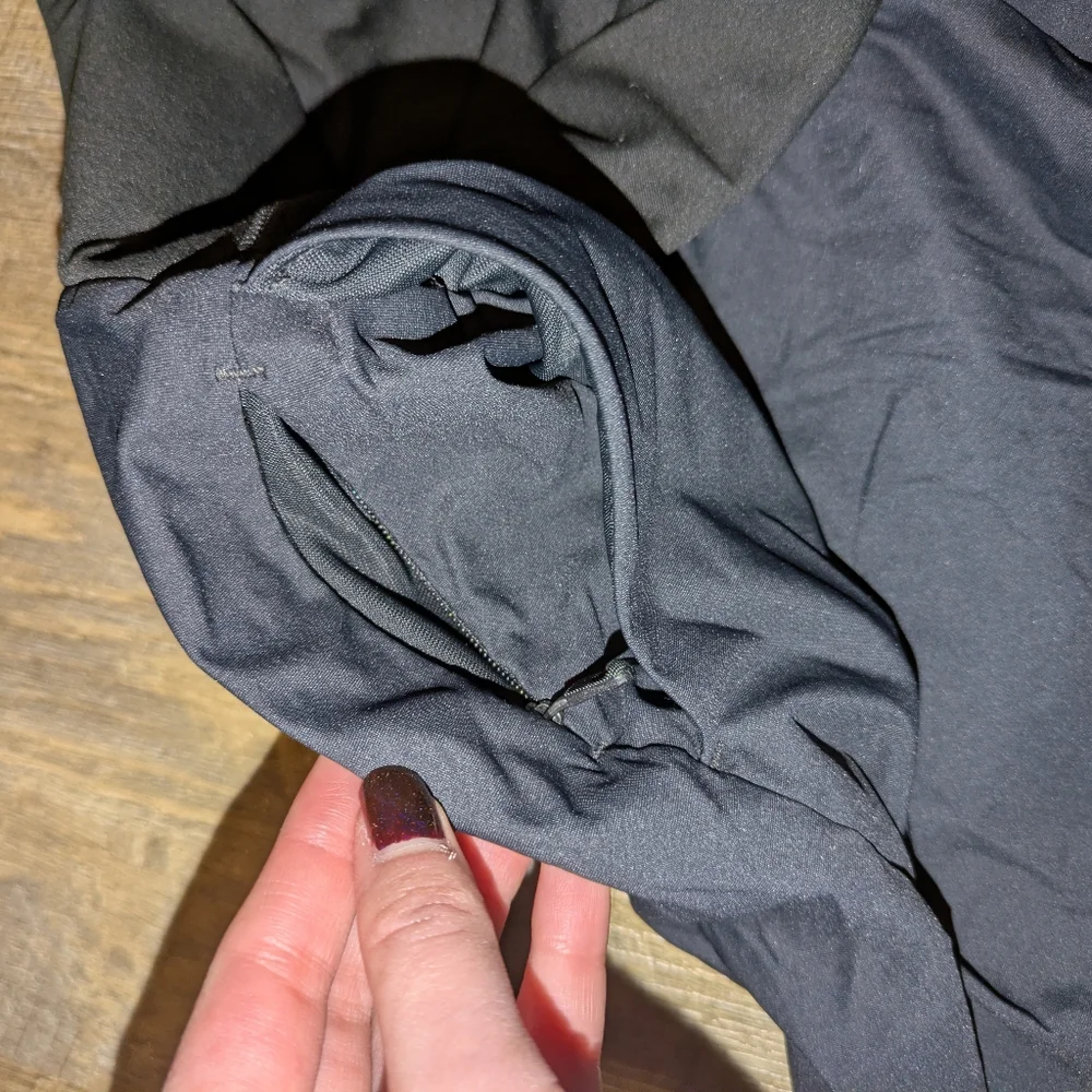 Uniqlo Black Athletic Shorts Size Small - Picture 3 of 4